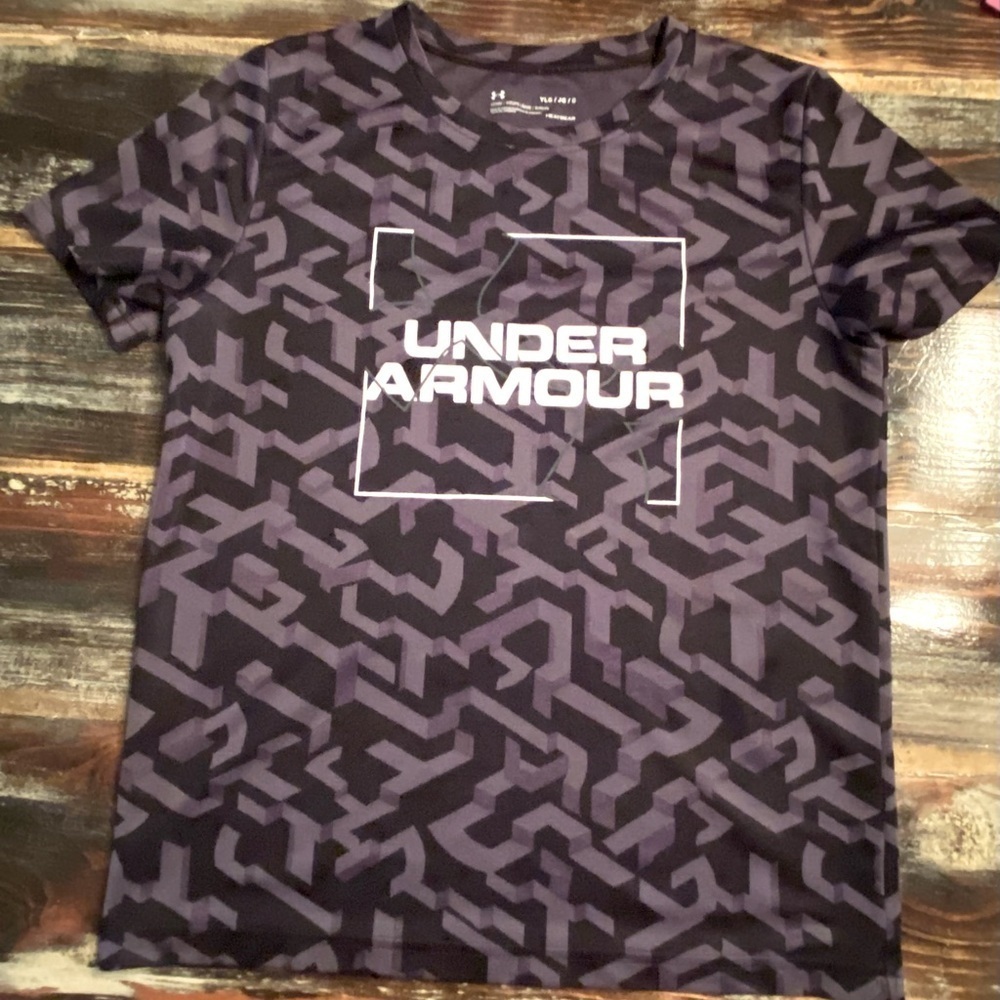 UNDER ARMOUR youth boys Large loose heatgear athletic T shirt black